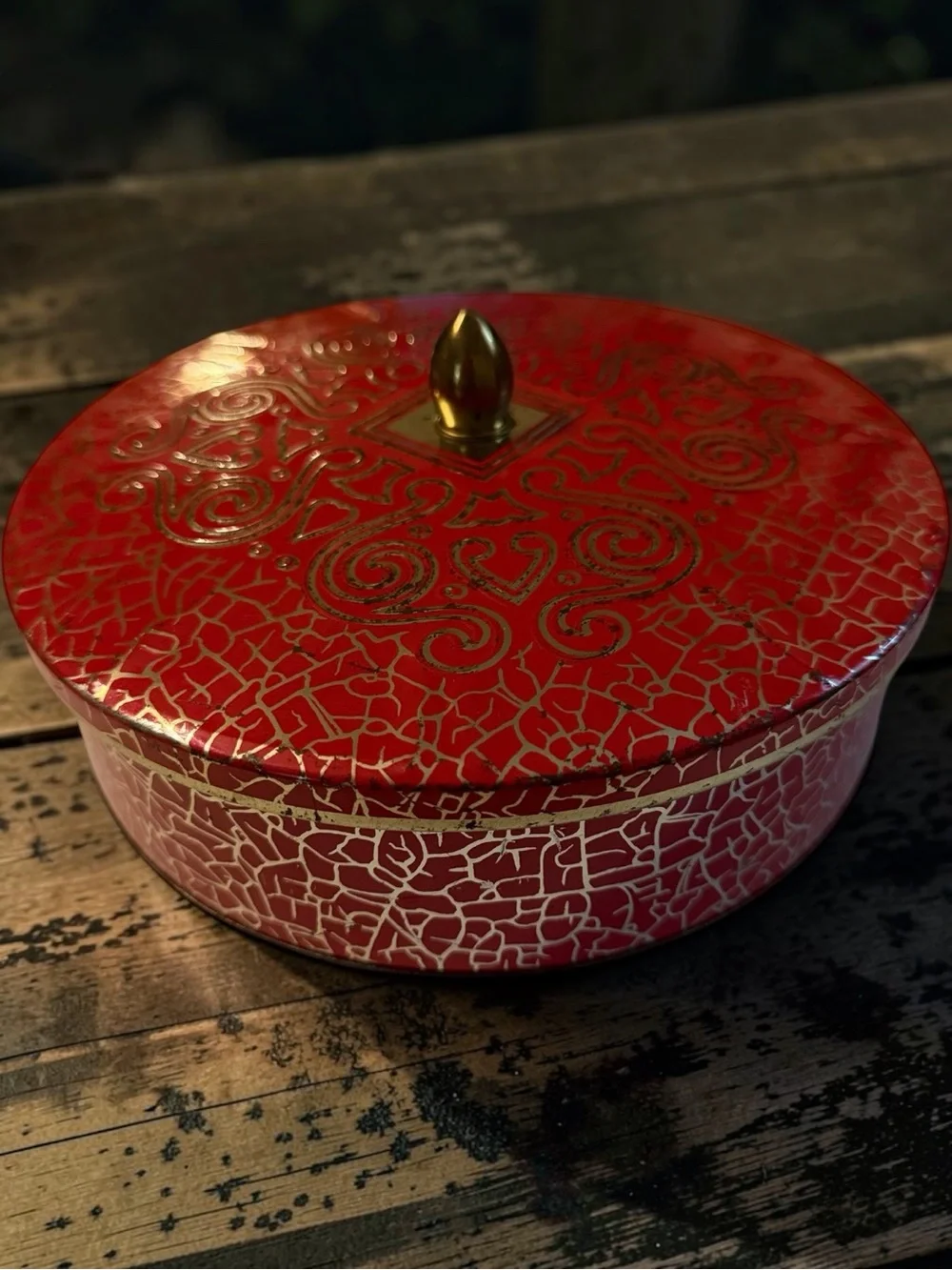 VTG:Daher 1950’s-1960’s Tin From England Crackle Finish/red & gold & gold knob